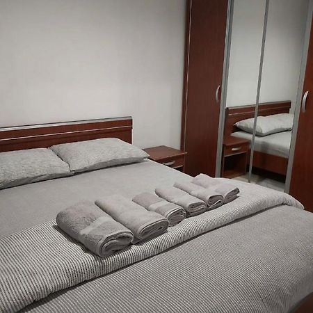 Talina Apartament Орадя Экстерьер фото